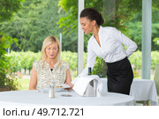 she is serving the guest. Стоковое фото, агентство Ingram Publishing / Фотобанк Лори
