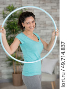 woman in blue top grey leggins working with hula hoop. Стоковое фото, агентство Ingram Publishing / Фотобанк Лори