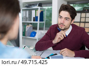 advisor or professional attending business meeting in the office customer. Стоковое фото, агентство Ingram Publishing / Фотобанк Лори