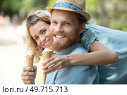 love and affection between a young couple. Стоковое фото, агентство Ingram Publishing / Фотобанк Лори
