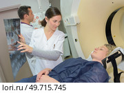 female doctor showing mri patient results. Стоковое фото, агентство Ingram Publishing / Фотобанк Лори