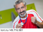 happy athlete showing his medal. Стоковое фото, агентство Ingram Publishing / Фотобанк Лори