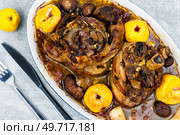 Roasted pork knuckle eisbein or knee cooked in dark beer and apples. Octoberfest party.. Roasted bawarian knee. Стоковое фото, агентство Ingram Publishing / Фотобанк Лори