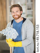 young man doing chores at home. Стоковое фото, агентство Ingram Publishing / Фотобанк Лори
