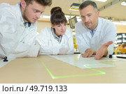 teacher during accurate frame lesson. Стоковое фото, агентство Ingram Publishing / Фотобанк Лори
