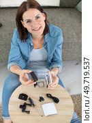 top view of woman replacing photo camera optical dslr lens. Стоковое фото, агентство Ingram Publishing / Фотобанк Лори