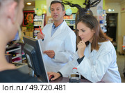 call of the next buyer. Стоковое фото, агентство Ingram Publishing / Фотобанк Лори