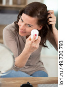 woman cleaning peeling her face at home. Стоковое фото, агентство Ingram Publishing / Фотобанк Лори