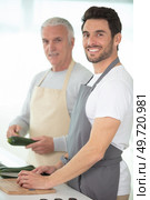 hipster son with his senior father cooking. Стоковое фото, агентство Ingram Publishing / Фотобанк Лори