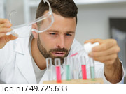 scientist holding an eppendorf tube and pipette. Стоковое фото, агентство Ingram Publishing / Фотобанк Лори