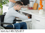 couple cooking together - man disabled on wheelchair. Стоковое фото, агентство Ingram Publishing / Фотобанк Лори