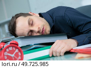 businessman sleeping on his books in his office. Стоковое фото, агентство Ingram Publishing / Фотобанк Лори