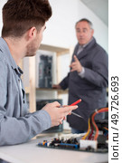 future electronic assembler student with teacher. Стоковое фото, агентство Ingram Publishing / Фотобанк Лори