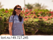 Gazing Towards the Horizon in an Exotic Garden Under the Blazing Arabian Sun. Стоковое фото, фотограф Aleksandr Golubev / Фотобанк Лори