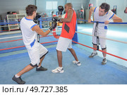 Referee watching over boxing training. Стоковое фото, агентство Ingram Publishing / Фотобанк Лори