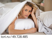 sleepy young woman feeling drowsy or dizzy after waking up. Стоковое фото, агентство Ingram Publishing / Фотобанк Лори