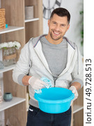 husband housekeeping and cleaning concept. Стоковое фото, агентство Ingram Publishing / Фотобанк Лори