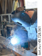 welder industrial part in factory. Стоковое фото, агентство Ingram Publishing / Фотобанк Лори