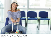 woman waiting in the airport. Стоковое фото, агентство Ingram Publishing / Фотобанк Лори
