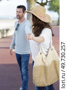 beautiful woman drags her boyfriend outdoors. Стоковое фото, агентство Ingram Publishing / Фотобанк Лори