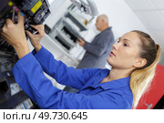 workers removing the ink cartouche. Стоковое фото, агентство Ingram Publishing / Фотобанк Лори