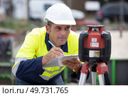 geometer at work at construction site. Стоковое фото, агентство Ingram Publishing / Фотобанк Лори