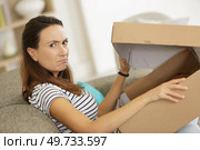 woman not sure about the box. Стоковое фото, агентство Ingram Publishing / Фотобанк Лори