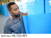 he is packaging big products. Стоковое фото, агентство Ingram Publishing / Фотобанк Лори