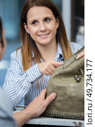 woman leather bag at home. Стоковое фото, агентство Ingram Publishing / Фотобанк Лори