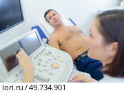 worried mature man undergoing echography. Стоковое фото, агентство Ingram Publishing / Фотобанк Лори