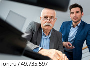 senior and junior businessmen in consultation. Стоковое фото, агентство Ingram Publishing / Фотобанк Лори