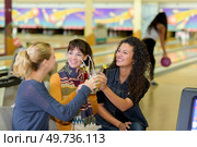 celebration in the bowling center. Стоковое фото, агентство Ingram Publishing / Фотобанк Лори