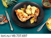 Spicy chicken legs fried with pineapple pieces. Baked chicken meat.. Barbecued chicken drumsticks and pineapple. Стоковое фото, агентство Ingram Publishing / Фотобанк Лори