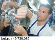 Man filling glass from industrial vat. Стоковое фото, агентство Ingram Publishing / Фотобанк Лори