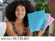portrait of a young woman holding fabrics. Стоковое фото, агентство Ingram Publishing / Фотобанк Лори