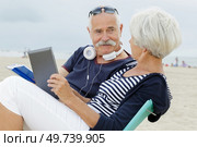 happy middle-aged couple deciding on their next vacation. Стоковое фото, агентство Ingram Publishing / Фотобанк Лори