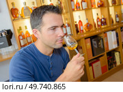a critic smelling the wine. Стоковое фото, агентство Ingram Publishing / Фотобанк Лори