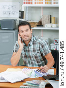 male worker on the phone. Стоковое фото, агентство Ingram Publishing / Фотобанк Лори