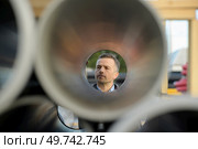 manager checks pipes laid at each other in a stack. Стоковое фото, агентство Ingram Publishing / Фотобанк Лори