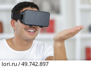attractive man wearing virtual reality goggles. Стоковое фото, агентство Ingram Publishing / Фотобанк Лори