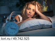 troubled sleepless woman in bed. Стоковое фото, агентство Ingram Publishing / Фотобанк Лори