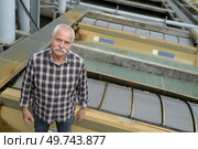 man standing on a factory roof. Стоковое фото, агентство Ingram Publishing / Фотобанк Лори