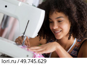 a young tailor sewing fabric. Стоковое фото, агентство Ingram Publishing / Фотобанк Лори