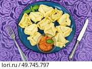 Tortellini, or filled dumplings. Italian traditional tortellini pasta or ravioli.. Tortellini with pesto. Стоковое фото, агентство Ingram Publishing / Фотобанк Лори