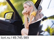 nervous female driver is afraid. Стоковое фото, агентство Ingram Publishing / Фотобанк Лори