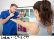 scoliosis spine curve anatomy posture correction. Стоковое фото, агентство Ingram Publishing / Фотобанк Лори