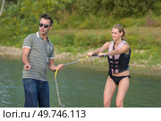 girl learning to do waterskiing. Стоковое фото, агентство Ingram Publishing / Фотобанк Лори