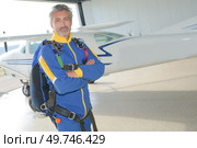 portrait of a confident skydiver. Стоковое фото, агентство Ingram Publishing / Фотобанк Лори