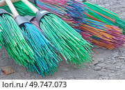 Разноцветные пластиковые метлы на белом фоне. Colorful plastic brooms on white background. Стоковое фото, фотограф Татьяна Д / Фотобанк Лори