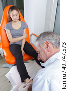 Podiatrist working on patient's foot. Стоковое фото, агентство Ingram Publishing / Фотобанк Лори
